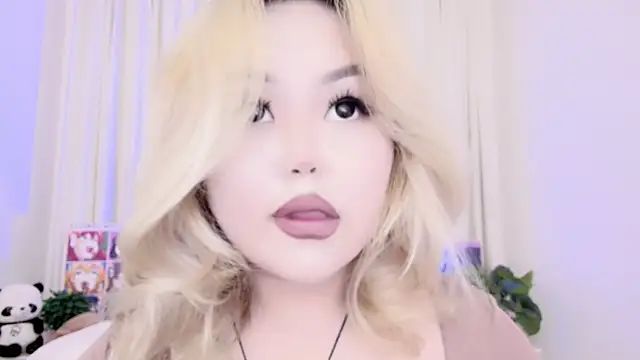 amelia sunlight online show from 03/17/25, 01:14