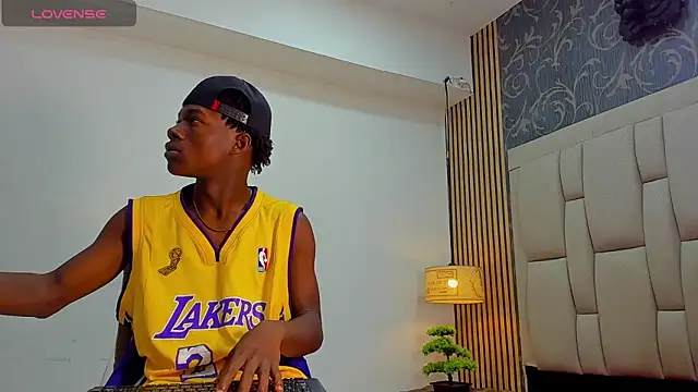 Snapshot of chimi88 chatting on 03/10/25, 11:32 chimi88 online show from 03/10/25, 11:32