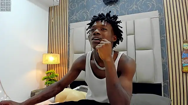 Snapshot of chimi88 chatting on 09/12/25, 11:54 chimi88 online show from 09/12/25, 11:54