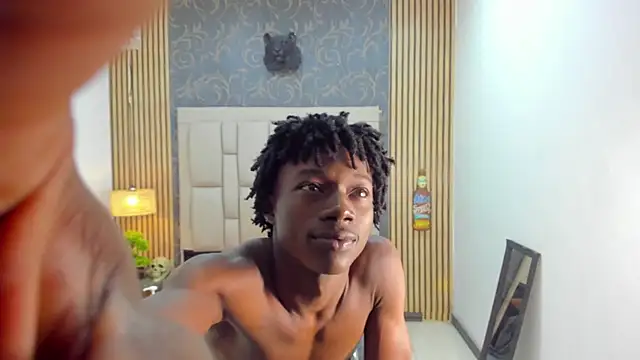 Snapshot of chimi88 chatting on 10/31/25, 11:33 chimi88 online show from 10/31/25, 11:33