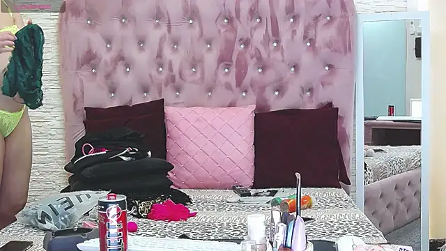 Snapshot of SophiaStarr chatting on 02/15/25, 08:22 SophiaStarr online show from 02/15/25, 08:22