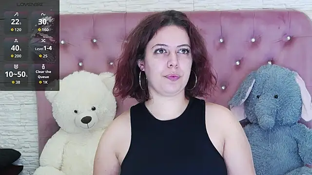 Snapshot of SophiaStarr chatting on 10/17/25, 05:26 SophiaStarr online show from 10/17/25, 05:26