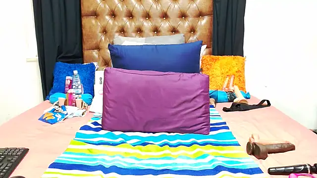 Hotxbums22 online show from 10/09/25, 07:50