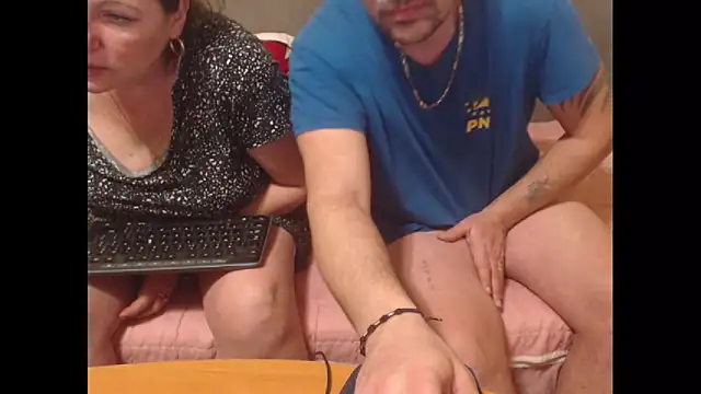 Snapshot of sweetcouplesweets chatting on 03/09/25, 01:26 sweetcouplesweets online show from 03/09/25, 01:26