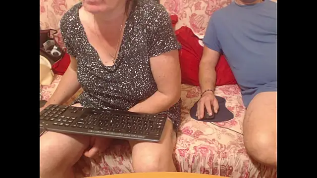 Snapshot of sweetcouplesweets chatting on 11/02/25, 11:56 sweetcouplesweets online show from 11/02/25, 11:56