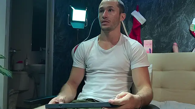 Snapshot of AxelFairchaild chatting on 12/05/25, 01:42 AxelFairchaild online show from 12/05/25, 01:42