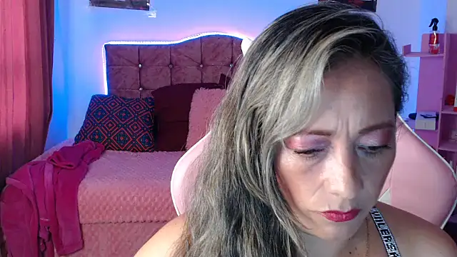 Snapshot of Melanyy_100 chatting on 03/17/25, 09:23 Melanyy 100 online show from 03/17/25, 09:23