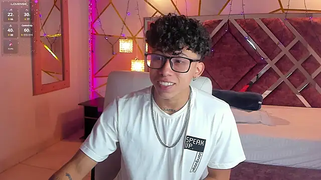 Snapshot of AkazaBoy_ chatting on 01/07/25, 04:08 AkazaBoy online show from 01/07/25, 04:08