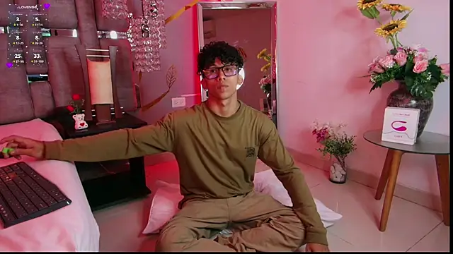 Snapshot of AkazaBoy_ chatting on 02/21/25, 02:06 AkazaBoy online show from 02/21/25, 02:06