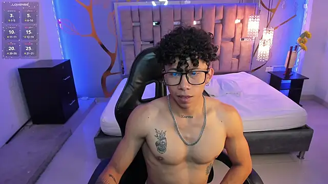 Snapshot of AkazaBoy_ chatting on 02/28/25, 08:09 AkazaBoy online show from 02/28/25, 08:09