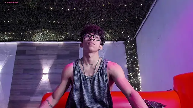 Snapshot of AkazaBoy_ chatting on 03/22/25, 04:35 AkazaBoy online show from 03/22/25, 04:35