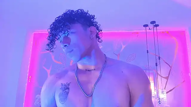 Snapshot of AkazaBoy_ chatting on 11/03/25, 05:20 AkazaBoy online show from 11/03/25, 05:20