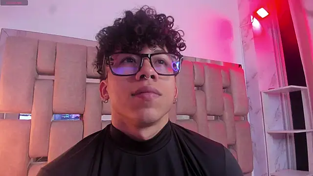 Snapshot of AkazaBoy_ chatting on 11/04/25, 05:50 AkazaBoy online show from 11/04/25, 05:50