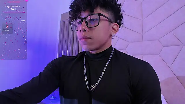 Snapshot of AkazaBoy_ chatting on 11/05/25, 05:29 AkazaBoy online show from 11/05/25, 05:29