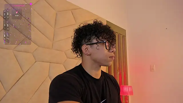 Snapshot of AkazaBoy_ chatting on 11/06/25, 04:46 AkazaBoy online show from 11/06/25, 04:46