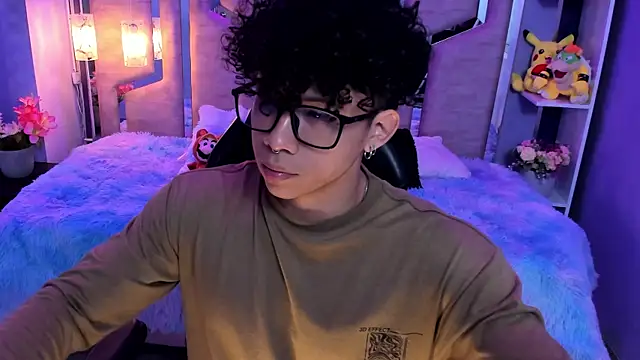 Snapshot of AkazaBoy_ chatting on 11/13/25, 04:00 AkazaBoy online show from 11/13/25, 04:00