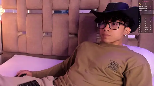 Snapshot of AkazaBoy_ chatting on 11/18/25, 04:39 AkazaBoy online show from 11/18/25, 04:39