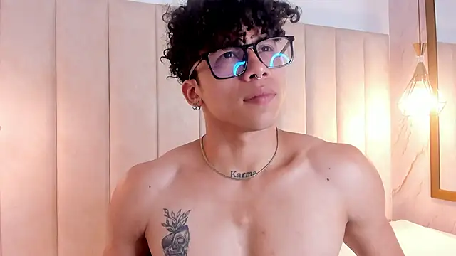 Snapshot of AkazaBoy_ chatting on 11/27/25, 04:36 AkazaBoy online show from 11/27/25, 04:36