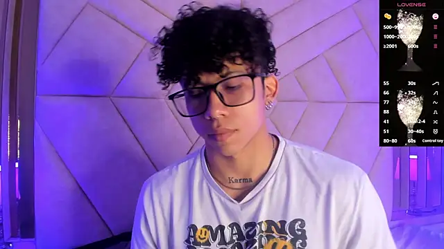 Snapshot of AkazaBoy_ chatting on 11/30/25, 08:57 AkazaBoy online show from 11/30/25, 08:57