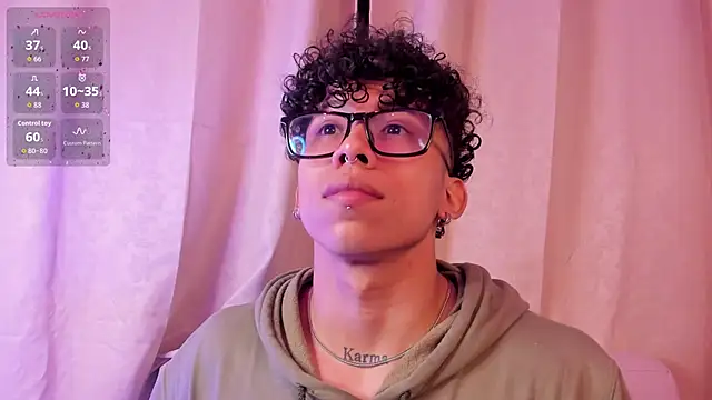 Snapshot of AkazaBoy_ chatting on 12/05/25, 04:43 AkazaBoy online show from 12/05/25, 04:43