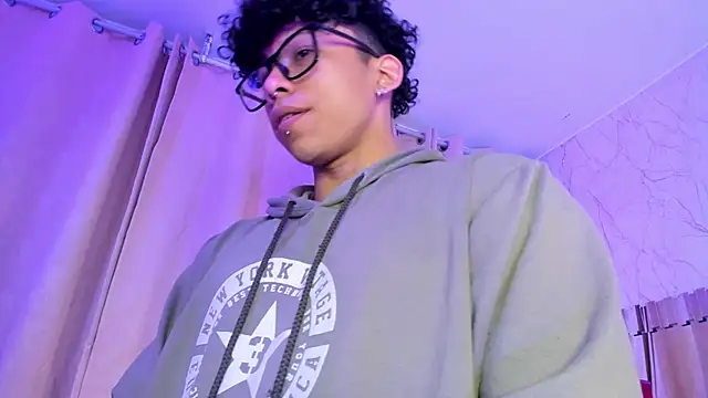 AkazaBoy  online show from 12/21/25, 04:30