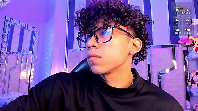 AkazaBoy  online show from 03/30/26, 04:57