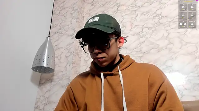 AkazaBoy  online show from 04/11/26, 05:12