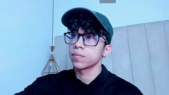 AkazaBoy  online show from 04/17/26, 08:12