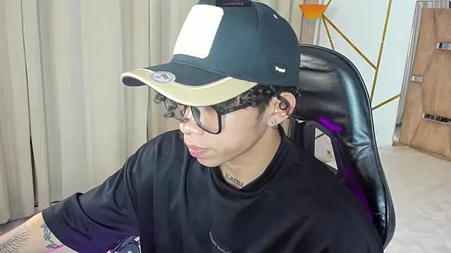 Snapshot of AkazaBoy_ chatting on 05/06/26, 05:35 AkazaBoy online show from 05/06/26, 05:35