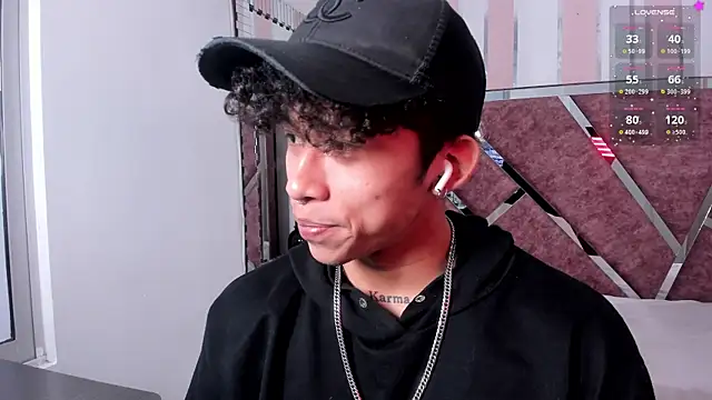 Snapshot of AkazaBoy_ chatting on 05/16/26, 04:31 AkazaBoy online show from 05/16/26, 04:31
