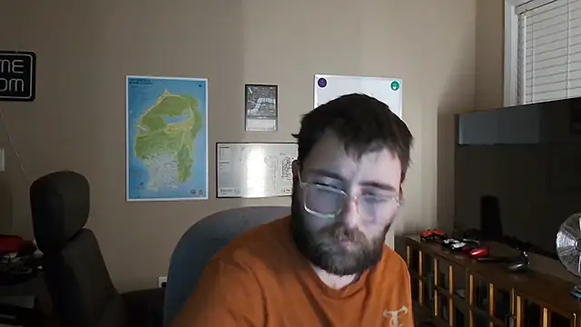 Snapshot of silverfish325 chatting on 12/16/25, 01:54 silverfish325 online show from 12/16/25, 01:54