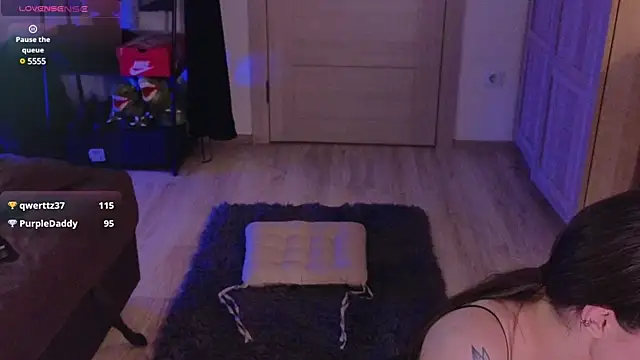 Snapshot of Space_X_Roxy_ chatting on 12/01/24, 11:04 Space X Roxy online show from 12/01/24, 11:04