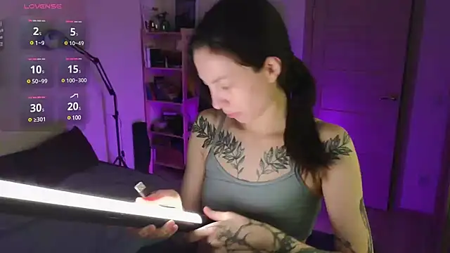 Snapshot of Space_X_Roxy_ chatting on 01/13/25, 07:53 Space X Roxy online show from 01/13/25, 07:53