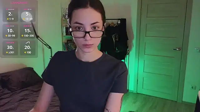 Snapshot of Space_X_Roxy_ chatting on 01/18/25, 04:53 Space X Roxy online show from 01/18/25, 04:53