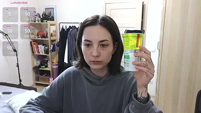 Snapshot of Space_X_Roxy_ chatting on 11/01/25, 06:21 Space X Roxy online show from 11/01/25, 06:21