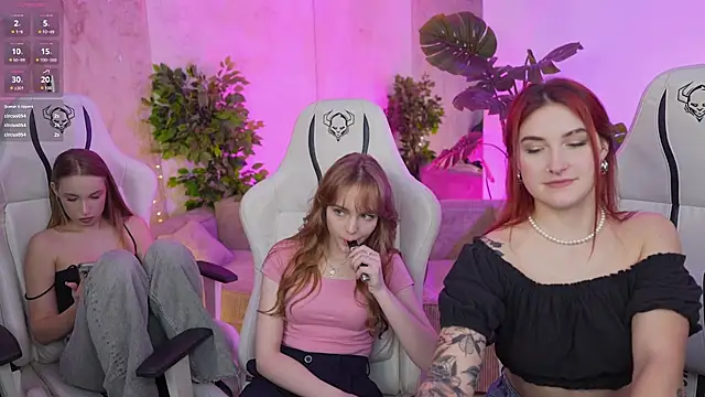 Magnetic Mia  online show from 02/07/25, 04:03