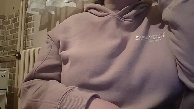 AalinnaK online show from 02/25/25, 11:11