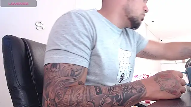 Aaron Hunter  online show from 02/04/25, 04:39