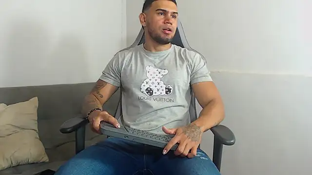 Aaron Hunter  online show from 10/07/25, 03:53