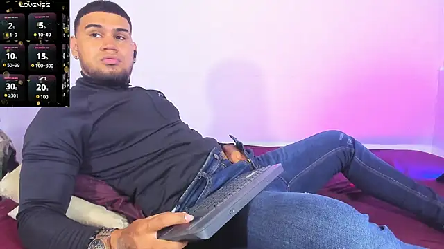 Aaron Hunter  online show from 11/03/25, 11:04