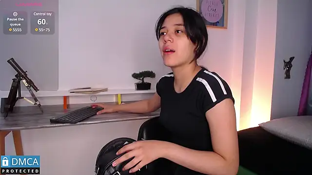 Snapshot of floriamANDjazmin chatting on 02/07/25, 11:23 floriamANDjazmin online show from 02/07/25, 11:23