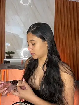 Snapshot of floriamANDjazmin chatting on 11/18/25, 07:07 floriamANDjazmin online show from 11/18/25, 07:07