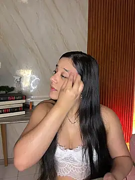 Snapshot of floriamANDjazmin chatting on 05/15/26, 06:48 floriamANDjazmin online show from 05/15/26, 06:48
