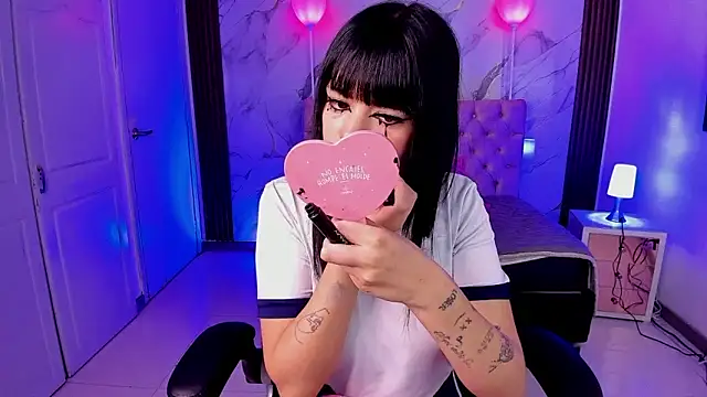 AuroraDiaz online show from 12/05/25, 07:21