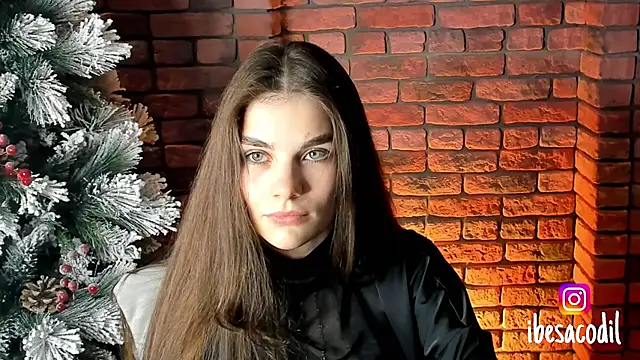 Snapshot of adriana_allien chatting on 12/28/24, 10:13 adriana allien online show from 12/28/24, 10:13