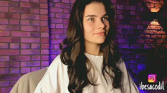 Snapshot of adriana_allien chatting on 01/19/25, 10:17 adriana allien online show from 01/19/25, 10:17