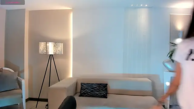 TaraLawrence online show from 10/25/25, 04:53