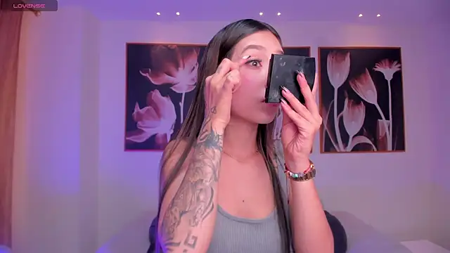 TaraLawrence online show from 11/21/25, 03:27