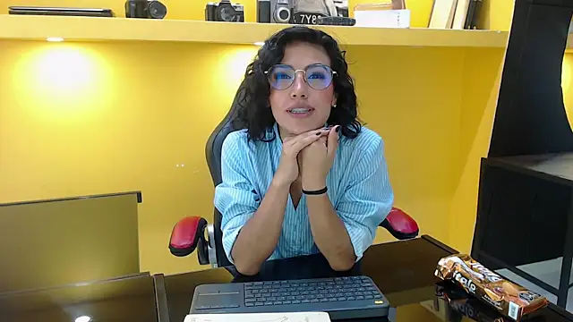 Snapshot of LeeThompson_ chatting on 12/19/24, 08:23 LeeThompson  online show from 12/19/24, 08:23