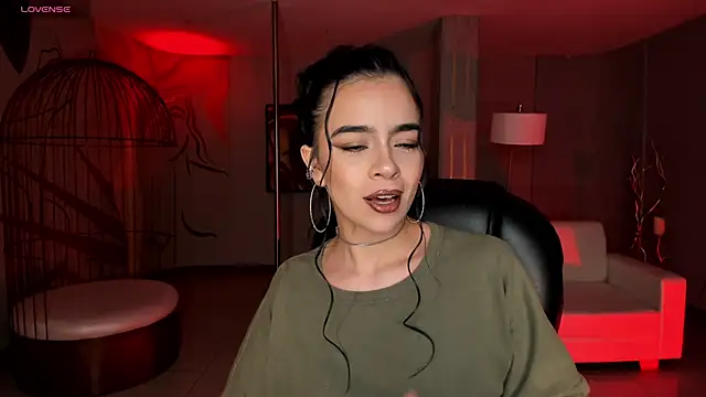 Snapshot of AlanaCraft chatting on 02/25/25, 02:47 AlanaCraft online show from 02/25/25, 02:47